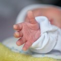 Bolesnik! Otac gušio uplakanu bebu da bi je "istrenirao kao psa": Izjave koje je dao policiji su neverovatne!