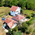Folkerka odrasla u skromnoj kući usred šume Danas ima vilu od 700.000 evra i kupa se u luksuzu, a nekad je radila teške…