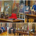 (Foto) Poznati srpski umetnik se vratio kući! Otvorena izložba slika o Urošu Kneževiću u Karlovačkoj gimnaziji