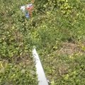 Novi incident na KiM: Polomljen jarbol sa srpskom zastavom na putu ka Banjskoj (VIDEO)