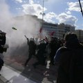 Haos na ulicama Atine: Sukobi sa policijom na protestu zbog reforme zakona o obrazovanju /foto/