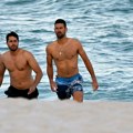 Novak Đoković uživao na plaži u Majamiju: Kupao se, trčao, pokazao moćno telo