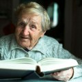 Baka u 93. Godini dobila diplomu: Marijanu u mladosti zadesila strašna sudbina, pa završila srednju školu u desetoj deceniji