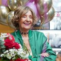 Zlatne krune svuda oko nje, cveće i nestvarna torta: Lepoj Lukić priredili iznenađenje za 85. rođendan