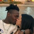Trudna naša pevačica (23) Čeka dete da fudbalerom iz Afrike, ponosno pokazala stomak (foto)