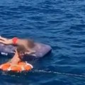 Dečak (5) i baka odneseni kilometrima niz vodu na dušeku, jedva ih spasila Lučka kapetanija - dramu doživeo i deka na plaži…