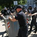 Aj’ se igramo pandura i studenata…