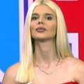(Video) Ovo je bio trenutak kada se voditeljka "binga" srušila u programu uživo: Počela da se trese, kamermani joj pritrčali u…