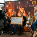 Humanitarna aukcija kauča iz serije „Prijatelji“: McDonald’s obezbedio donaciju za NURDOR