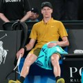 Sinera spasilo pravilo o vrućini: Branilac titule posle dosta muke stigao do osmine finala Australijan opena