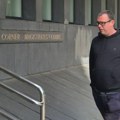 "Могу ли да те пољубим?" Мушкарац узнемиравао девојку у возу, њен дечко позвао полицију: "Шалио сам се само!"