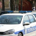 Teška saobraćajna nesreća u Kragujevcu: Povređena dva mladića; Vozilo se zakucalo u banderu