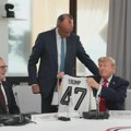 Šta se dešava kada se ugase kamere? Lideri G7 pričali o cigaretama, fudbalu, Trampovom rođendanu i Grenlandu