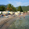 "Ovo je moje, izlazite": Skandal na crnogorskoj plaži, vlasnik hotela urlao na turiste