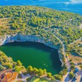 Misteriozno jezero na Jadranu krije tajnu: Naučnici već 30 godina prate neobičnu pojavu u njegovim dubinama