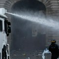 (Foto) Dopisnik Newsmax Balkans iz Pariza: Sukobi demonstranata i policije, korišćeni vodeni top i šok-bombe