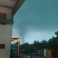 Tornado odneo kuću u Grčkoj: Nevreme opustošilo grad, pogledajte neverovatan snimak, meštani ne veruju šta se dešava