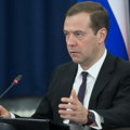 "Zemljo sira i satova" Medvedev razvalio šamarčinu Švajcarskoj: Rusija će nastaviti da čisti Ukrajinu