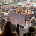 Učenici i profesori Ekonomske i Gimnazije održali javni čas u dvorištu, profesor informatike pokazivao novinarima…