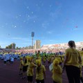 Skoro 4.000 Pčelica „zujalo” na Čairu: Mališani plesali uz prepune tribine