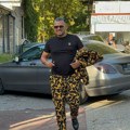 Trostruko slavlje kod Bore Santane: Obukao Versaće odelo i hit mokasine, dovezao se sam skupocenom "mečkom"