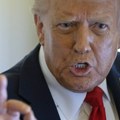 Трамп потписао уредбу о визама “златна картица”, плаћањем милион долара за боравиште