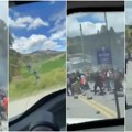 (Video) Predsednik Ekvadora meta atentata? Na predsedničku kolonu leteli meci i kamenje petoro uhapšenih, vlada govori o…