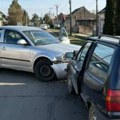 Saobraćajna nesreća kod Banatskog Brestovca! Direktan sudar dva automobila, ima povređenih.