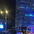 (Foto) Stravična nesreća u Novom Sadu! Sudarila se dva automobila: od siline udarca semafor se srušio i pao na prolaznika