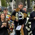 Lovernj nosio krst na sahrani Vujoševića, navijači pevali: Emotivne scene na poslednjem oproštaju od Duška