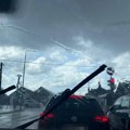Oluja paralisala auto-put Niš-Aleksinac: Vozači bežali u zaustavnu traku zbog jakog grada i pljuskova (video)