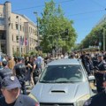 Dva incidenta na blokadi ispred Pravnog fakulteta: Auto naleteo na starijeg čoveka, potom nepoznati muškarac udario studenta…