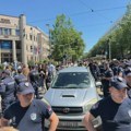 Dva incidenta na blokadi ispred Pravnog fakulteta: Nepoznati muškarac udario studenta, a zatim autom naleteo na starijeg…