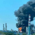 (Foto) Velika eksplozija u fabrici MOL Oblak crnog dima iznad objekta u Mađarskoj, ima mrtvih