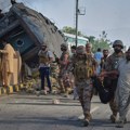 Najmanje 16 ljudi poginulo u eksploziji na pruzi u Pakistanu