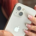 Epl planira pet novih modela telefona, među kojima i prvi prvi ajfon na preklop! Čeka se Trampovo odobrenje za tehnološki…