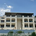 Pogledajte kako izgleda raskošna vila Bogoljuba Karića na moru: Zidovi u staklu, ogroman bazen... FOTO
