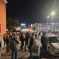 Kreni-promeni pozvao građane ispred policijske stanice Novi Beograd nakon privođenja Šapića