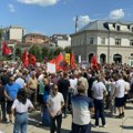 Zastave zločinačke OVK i velike Albanije za podršku Kurtiju i Osmanijevoj: Strašne scene u centru Prištine! Evo šta su…