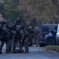 Preti da će dići kuću u vazduh ako neko priđe! Drama u Nemačkoj: Naoružani muškarac se zabarikadirao u kući sa detetom…