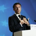 Makron posle usvajanja spornog zakona: Francuska će nastaviti da prima strance