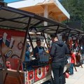 Peglana kobasica i ostali pirotski delikatesni proizvodi na Poljoprivrednom sajmu na Zlatiboru