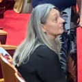 Borina udovica stigla na komemoraciju: Prve slike Dubravke Milaković, sedi sama i prima saučešća u dugoj crnoj haljini