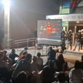 VIDEO: Studenti gledaju košarku ispred Filozofskog i kordona policije