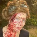 Danica Maksimović oblivena krvlju, oko nje grobljanske sveće: Glumica podelila kadrove sa seta, od svake scene podilazi jeza…