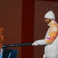 Olimpijska baklja je stigla: Nosio je i čovek za čije se zdravlje moli cela zemlja (foto/video)
