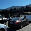 Kolone na Batrovcima, autobusi čekaju tri sata na izlaz iz zemlje