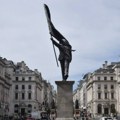 U Londonu osvanula statua koja se pripisuje Benksiju