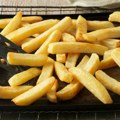 Volite da "maznete" pomfrit? Studija pokazala da su krompirići u tuđem tanjiru zaista ukusniji