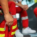 Dete (3) palo sa šestog sprata: Mališan bio u stanu sa sestrom